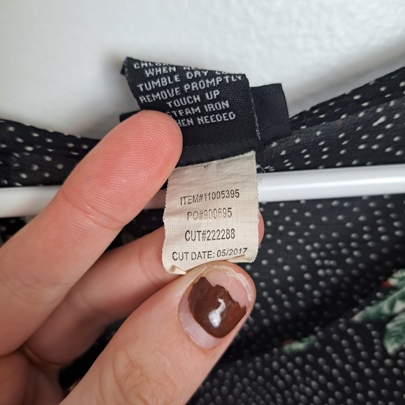 Torrid Black White Polka Dot Floral Sheer Ruffle Romantic Blouse Size 4X - Picture 6 of 8